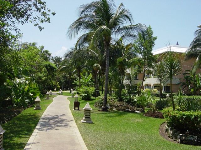Hotel_grounds_04