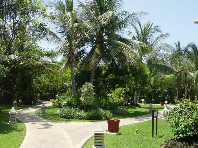 Hotel_grounds_05