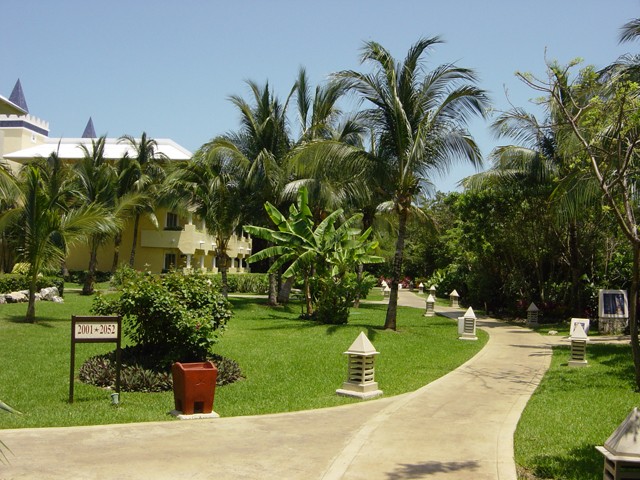 Hotel_grounds_06