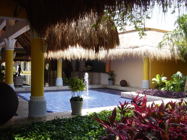 Hotel_grounds_08