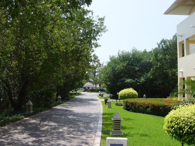 Hotel_grounds_13