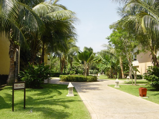 Hotel_grounds_17