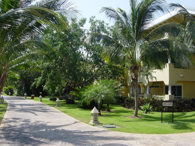 Hotel_grounds_18