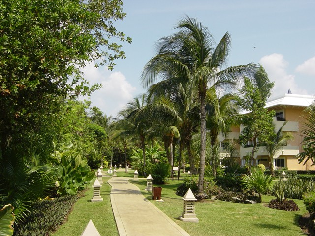 Hotel_grounds_21