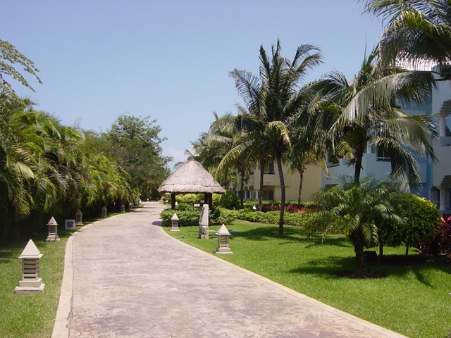 Hotel_grounds_22