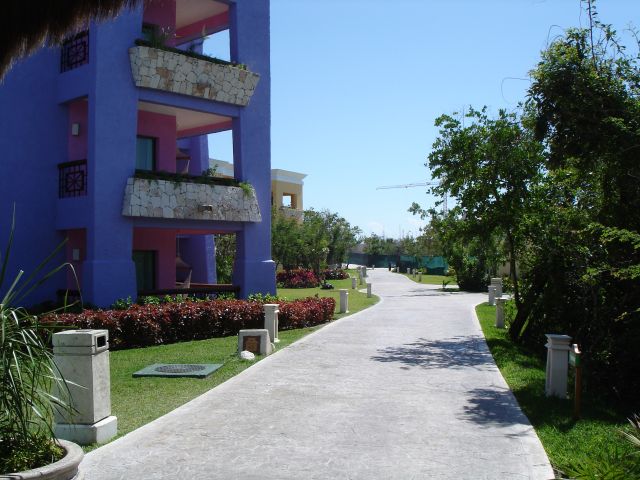 Walkway_behind_Maya_buildings