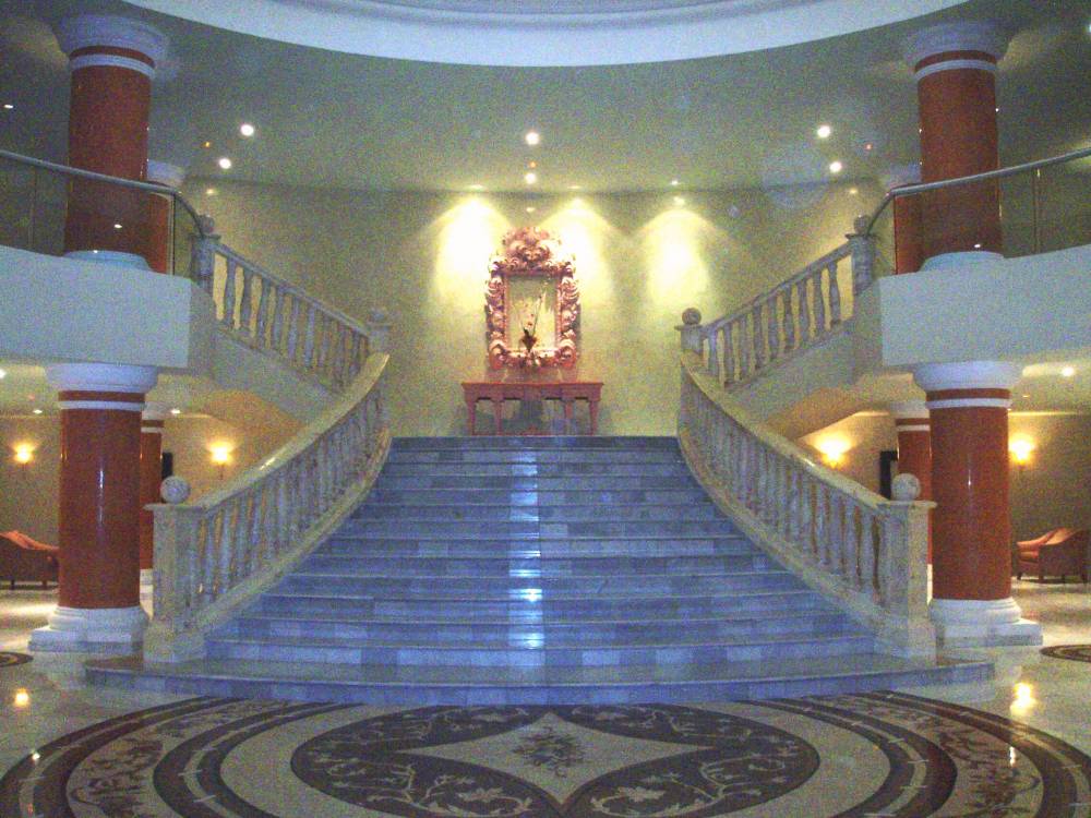 Iberostar_Grand_Pariso_Stairway_1st_floor_to_2nd_floor_in_Room_Block