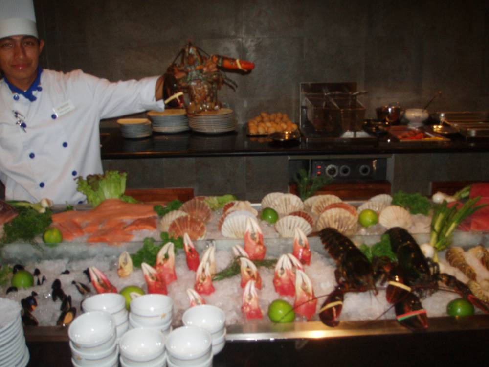 Iberostar_Grand_Pariso_Surf_and_Turf_Rest_Seafood_Selections
