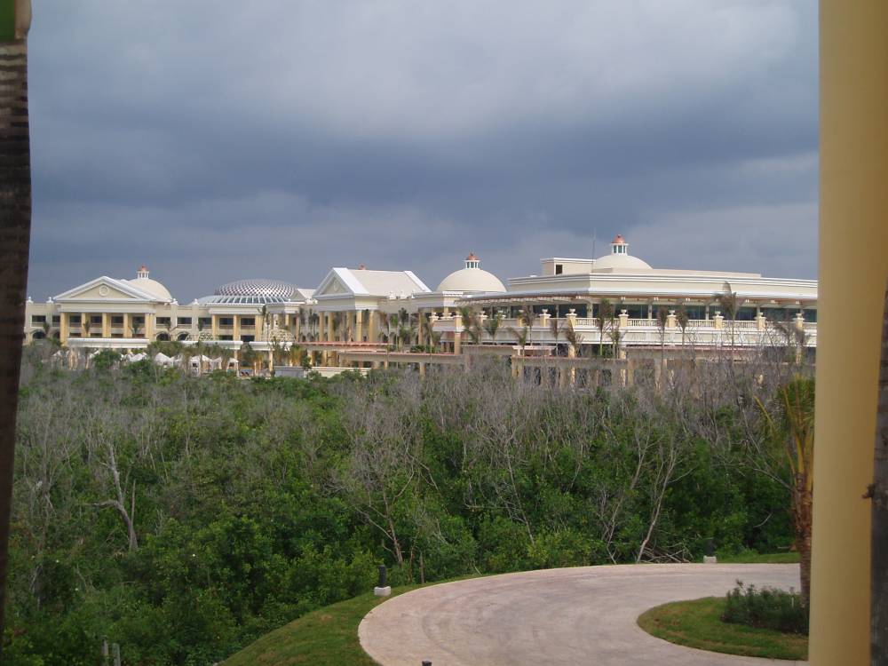 Iberostar_Grand_Pariso_View_from_Oceanfront_to_Main_Room_Block
