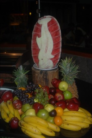 buffet_fruit_carving